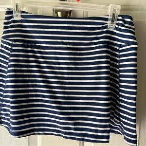 Vineyard vines performance skort, navy and white, size S